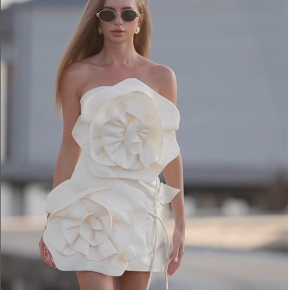 Sierra Darien Voluminous Flower Design Strapless Dress - Ivoire/Ivory S/M, NEW ✨ - Picture 4 of 12
